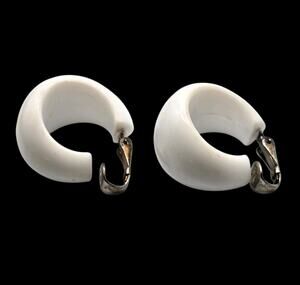 Earrings Vintage White Lucite Hoop Chunky Small Clip On Marked Hong Kong SK3275